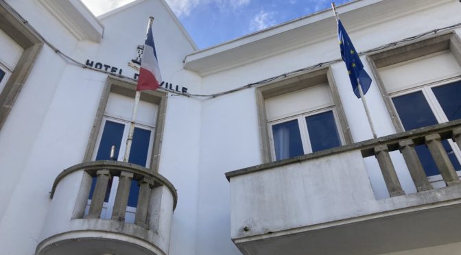 Le maire s’en va, laissant derrière lui une (trop) grosse cagnotte